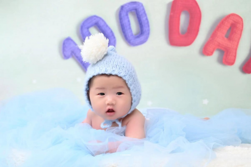 北票宝宝趴着吃奶 北票宝宝趴着吃奶